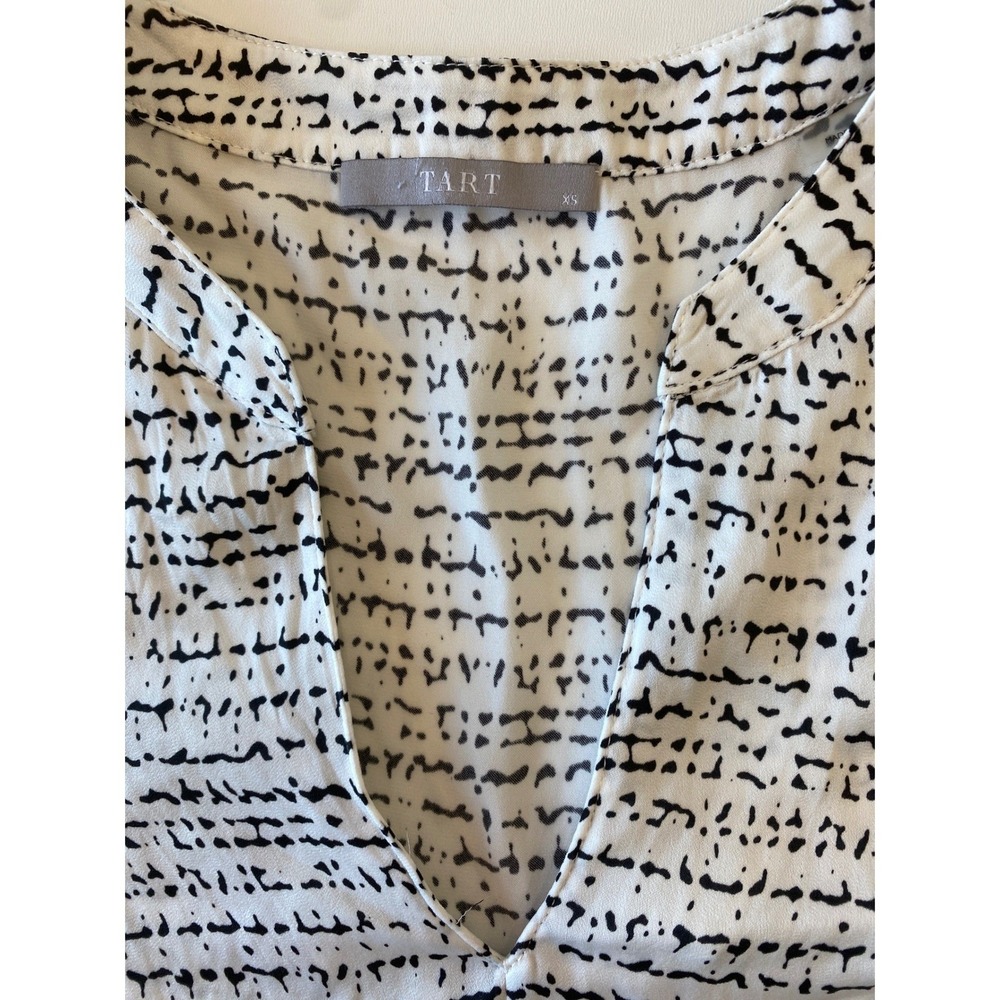 TART Collections Black White Abstract Print Bell Sleeve V Neck Blouse XS - Picture 6 of 9